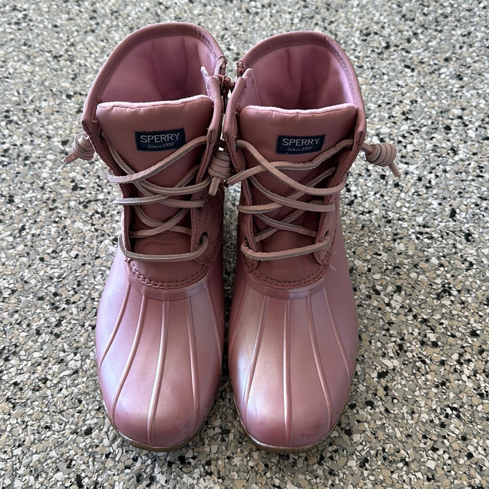 Girls/women pink Sperry duck boots size 5